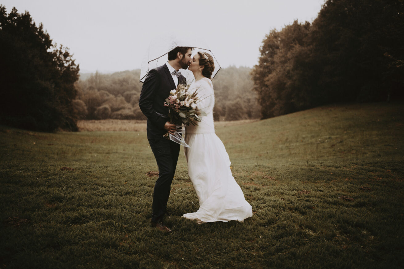 mariage sous la pluie