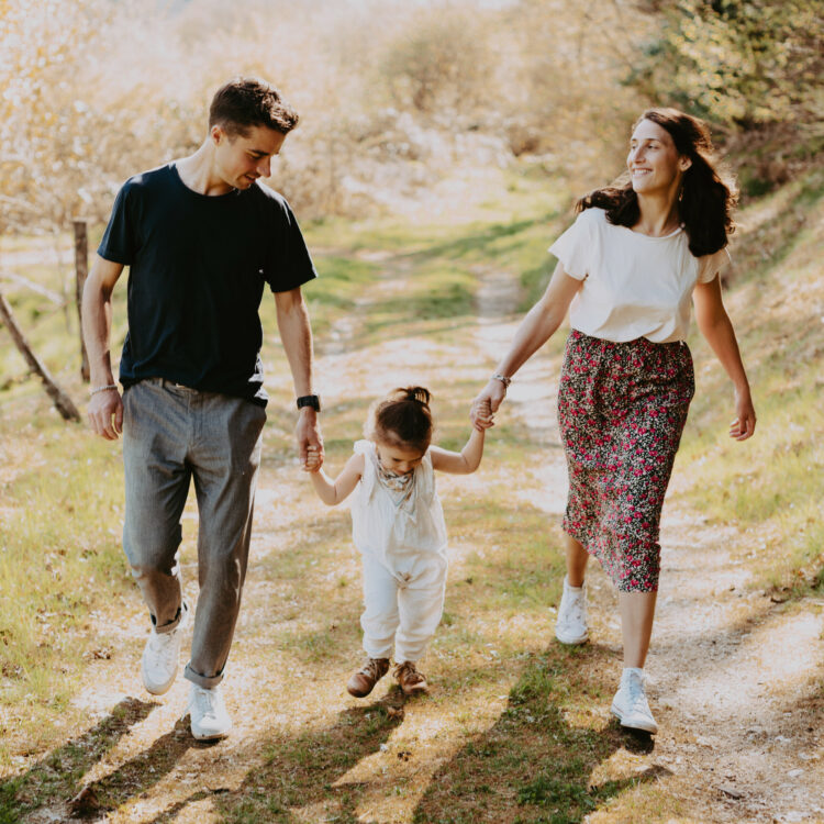 photo de famille dans la nature en Corrèze