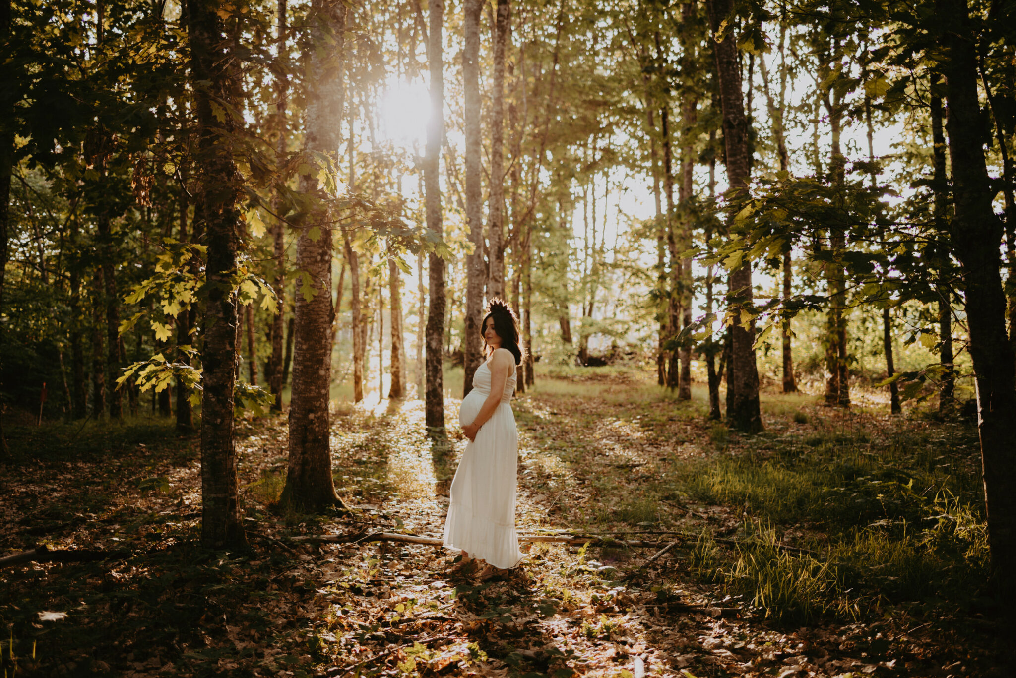 photo de femme enceinte dans la nature