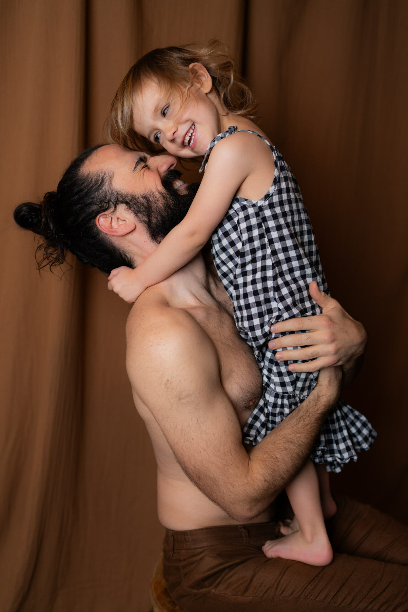 photo en studio photographique d'un père et sa fille